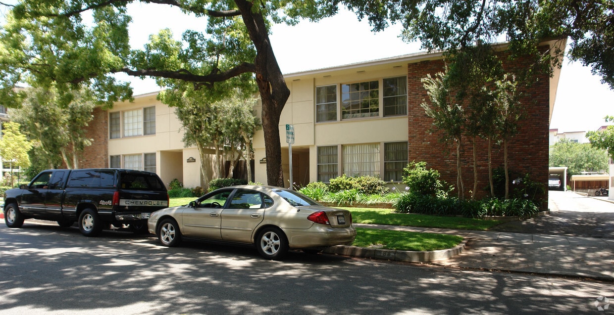 Primary Photo - 180 S Catalina Ave