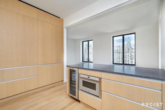 Building Photo - 21 E 12th Street Unit 11A