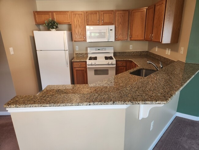 Building Photo - 2026 Windsong Dr