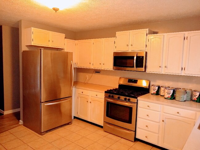 Building Photo - 6696 Pleasantview St NE
