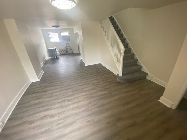 Building Photo - Gorgeously Renovated 3 Bedroom Townhome in...