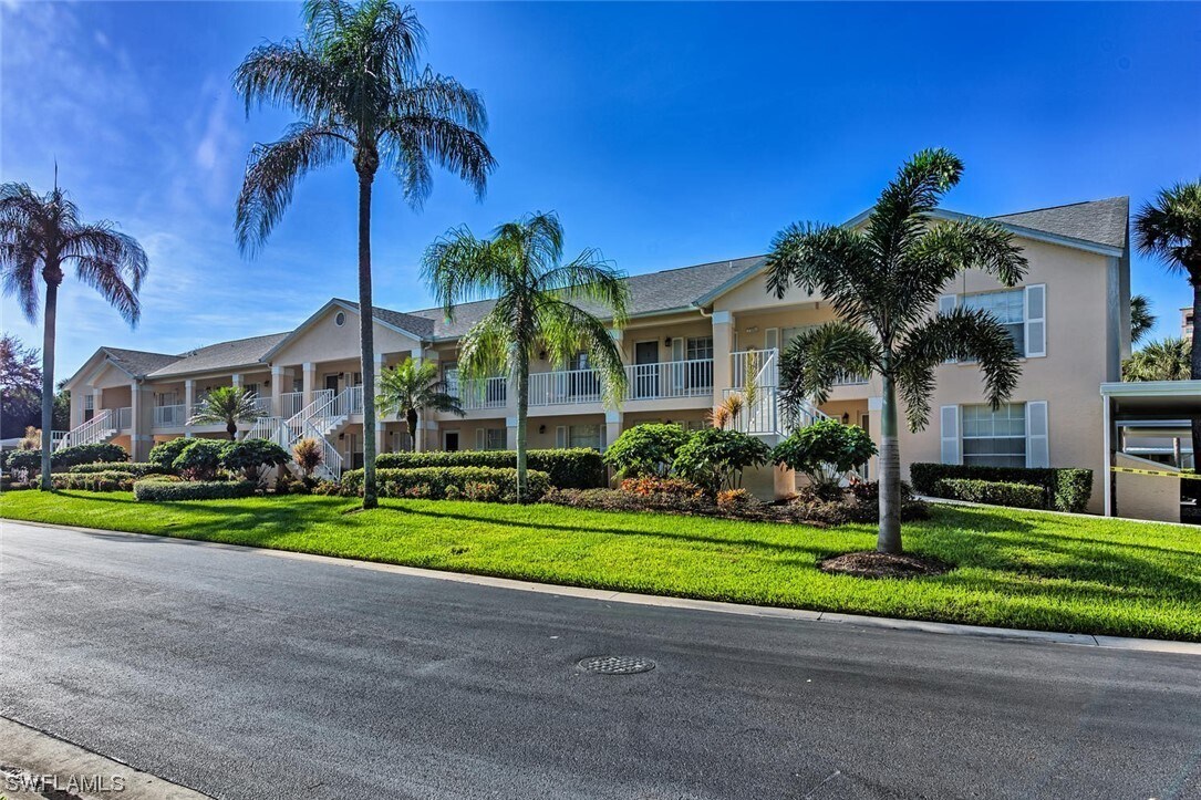 774 Wiggins Lake Dr Unit 106, Naples, FL 34110 Condo for Rent in Naples, FL