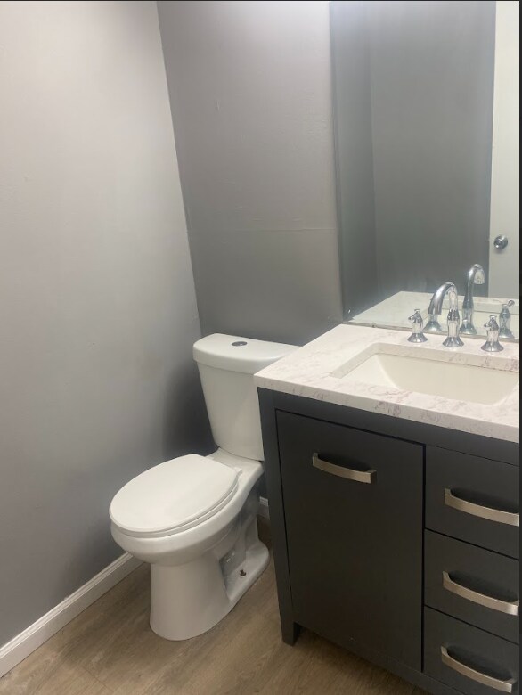 1/2 baño - 216 Northport Hills Dr