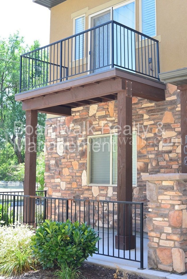 Building Photo - 106 W Parramatta Ln