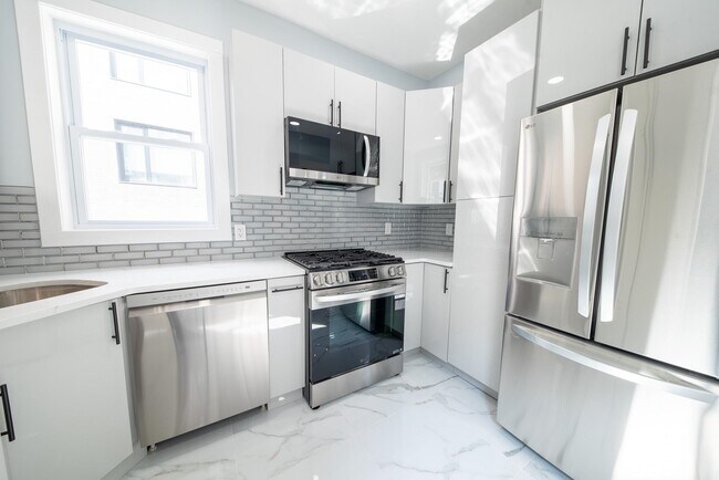 Foto del edificio - 1409 Manhattan Ave