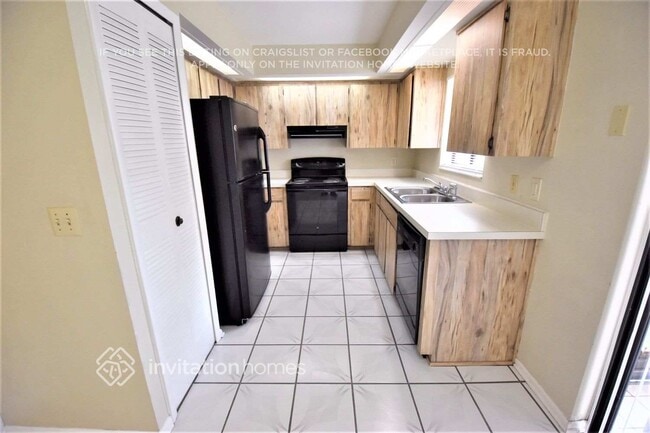 Foto del edificio - 427 Red Coat Ln