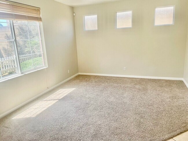 Foto del edificio - Spacious 4 Bedroom