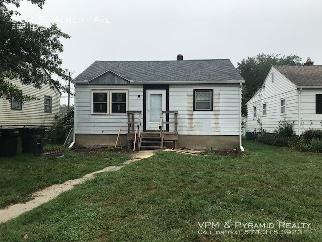 Primary Photo - FOR RENT!! Cute 2 Bedroom Coming in July!!