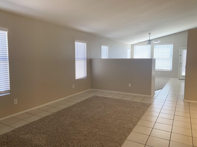 Foto del edificio - 21221 N 79th Dr