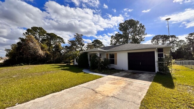 Building Photo - Charming 3 Bedroom, 2 Bathroom Home in Seb...