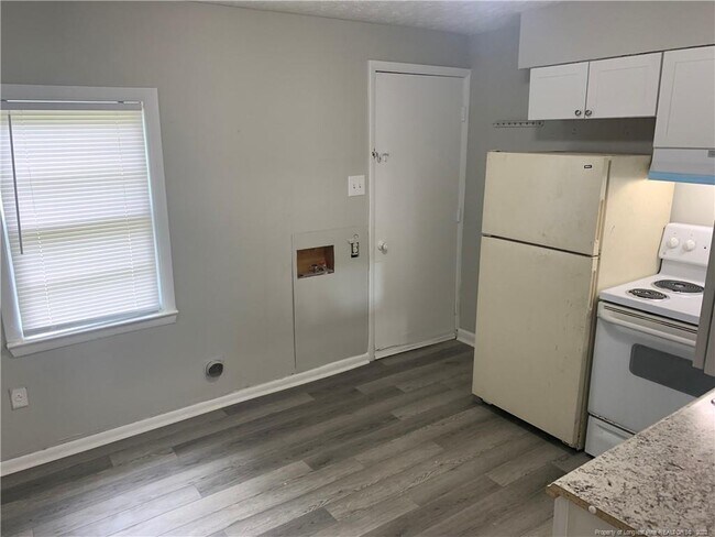 Building Photo - 705 Wilson Ave