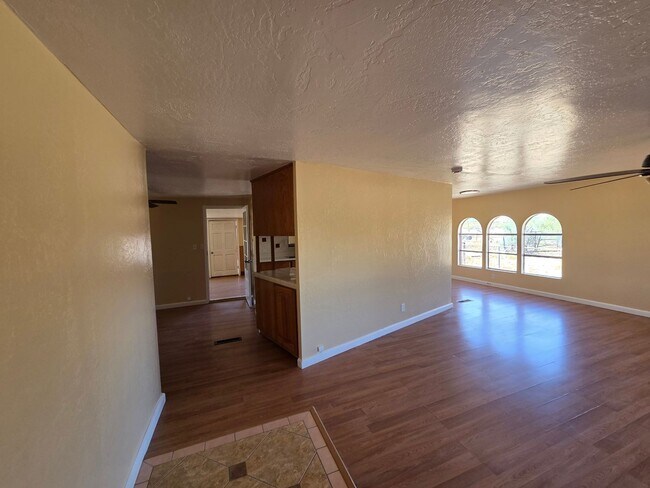 Foto del edificio - Queen Creek 3 bed / 2 bath on just under 5 Acres! No HOA!