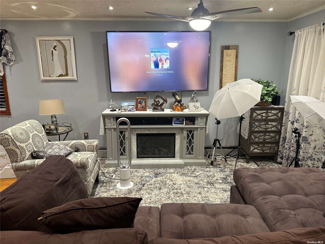 Building Photo - 691 Shepherd Ave