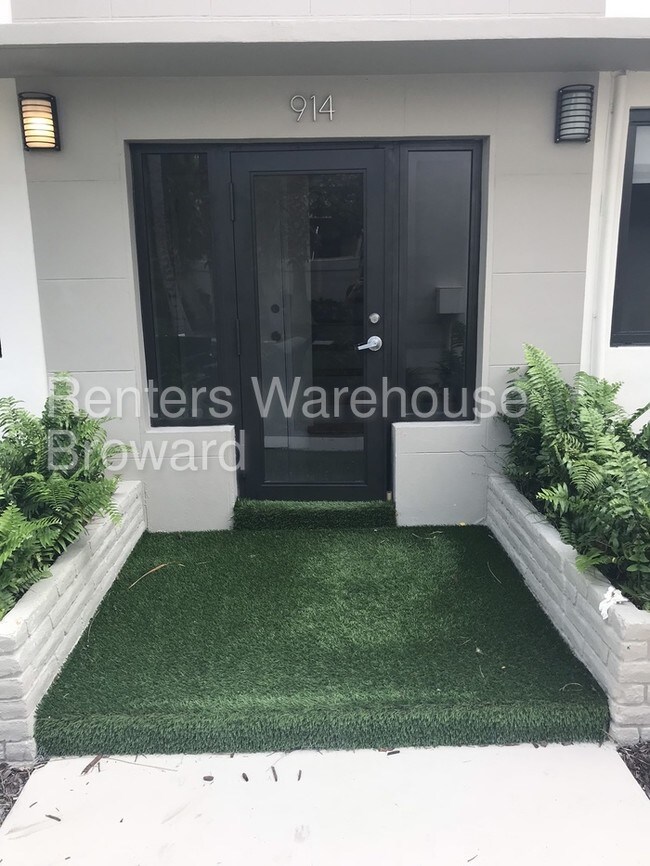 Building Photo - Completely Remodeled 2/2 in Victoria Park