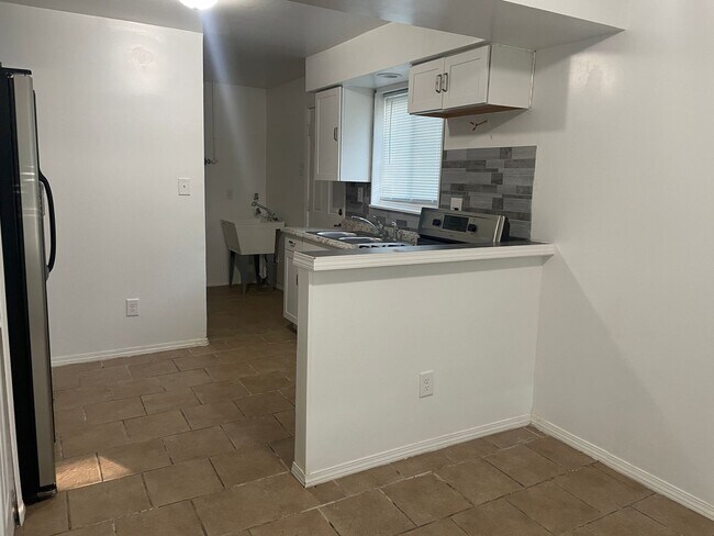 Building Photo - 3 BEDROOM RANCH UPDATED! NO BASEMENT MOVE ...