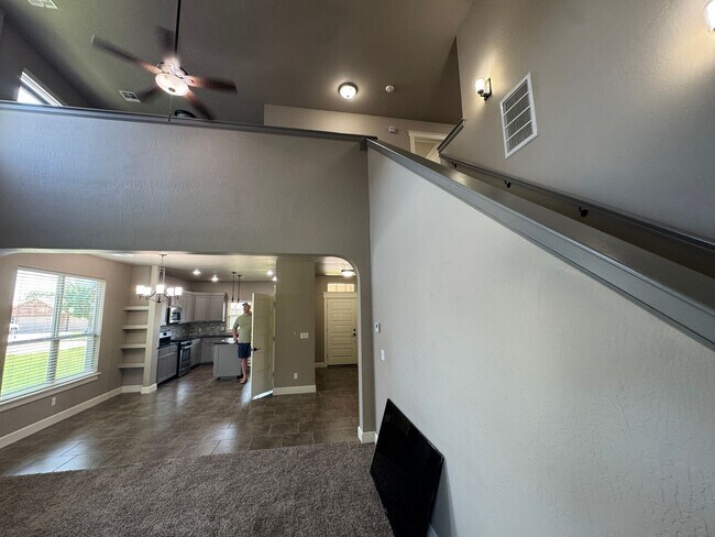 Foto del edificio - Spacious 3-Bed, 3-Bath Home with Loft & St...