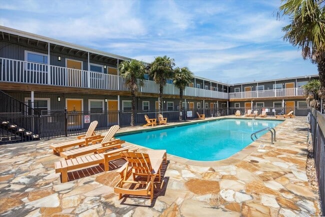 Foto del edificio - 2401 Manor Rd