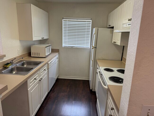 Photo - 18001 Richmond Pl Dr Apartment