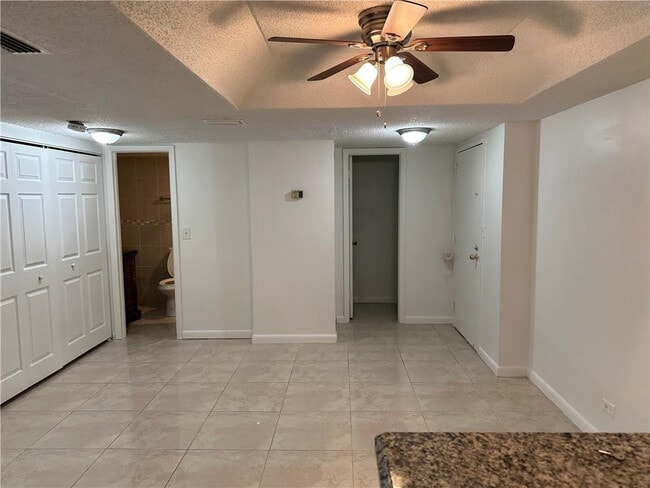 Building Photo - 3680 Inverrary Dr