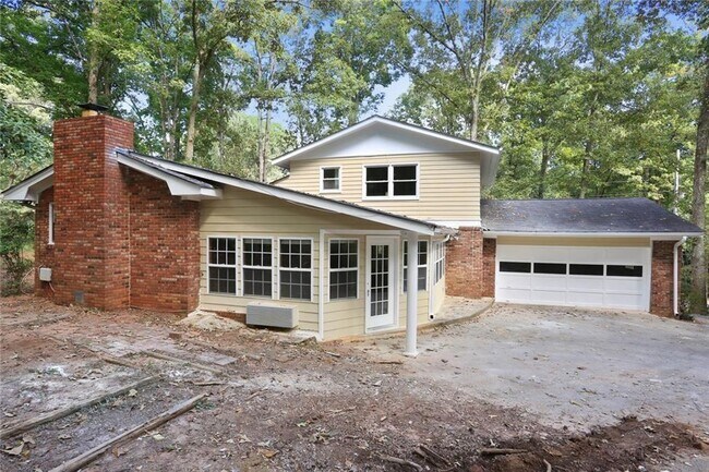 Building Photo - 2270 Shawnee Trail