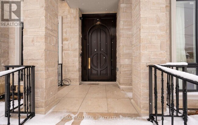 Building Photo - 32 Devondale Ave