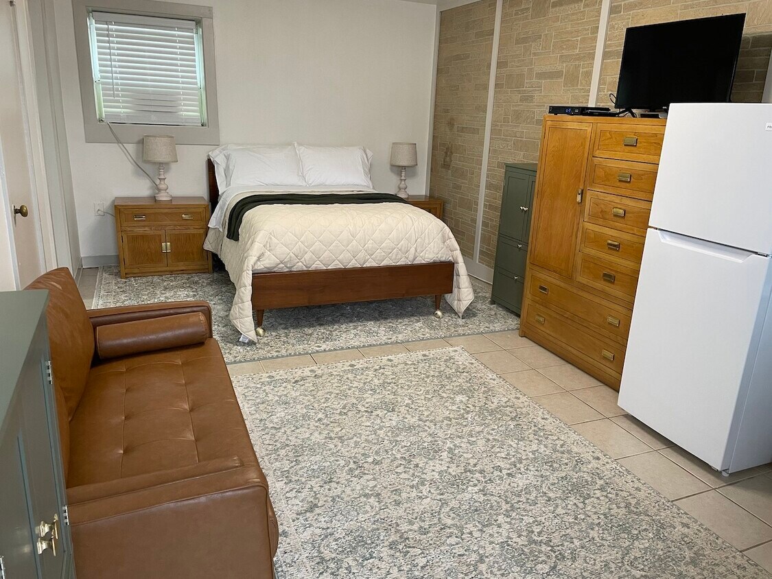 Foto principal - 107 Elyria St