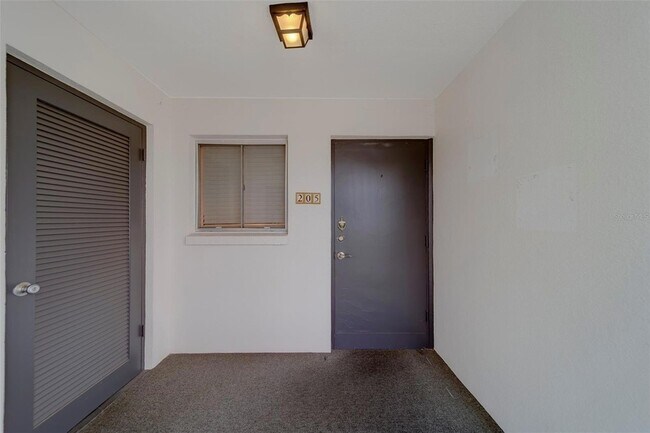Foto del edificio - 2944 W Bay Dr