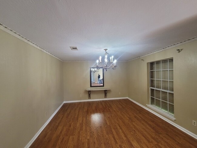 Building Photo - 2626 Beluche Dr