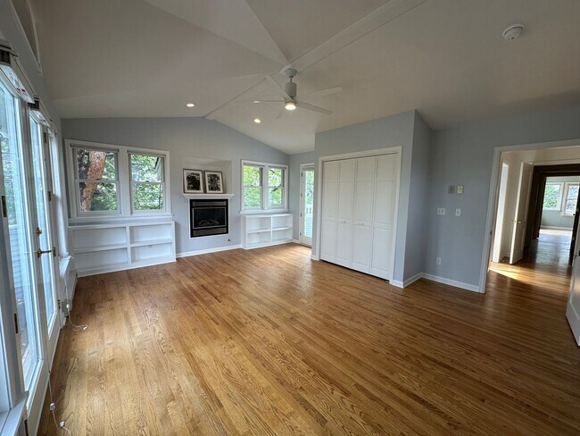 Foto del edificio - Impressive 9 Bedroom Home on the Hill - St...