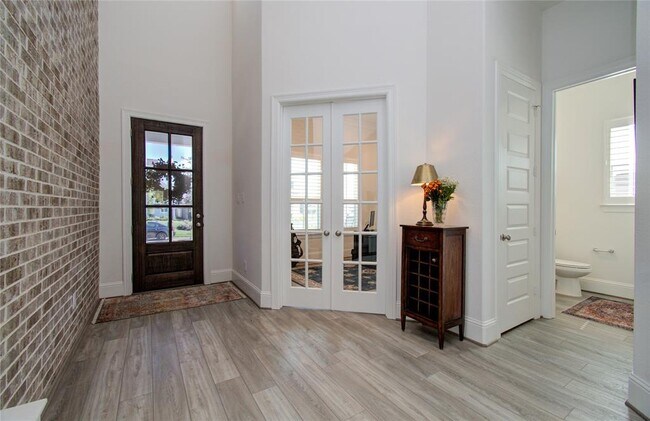Foto del edificio - 2349 Goldenglade Dr