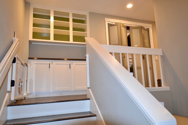 Foto del edificio - Bankers Hill – 2 BD, 2.5 BA! Two Assigned ...