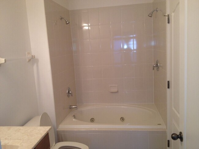 Building Photo - 3/2 with loft Windermere Town home in Summ...