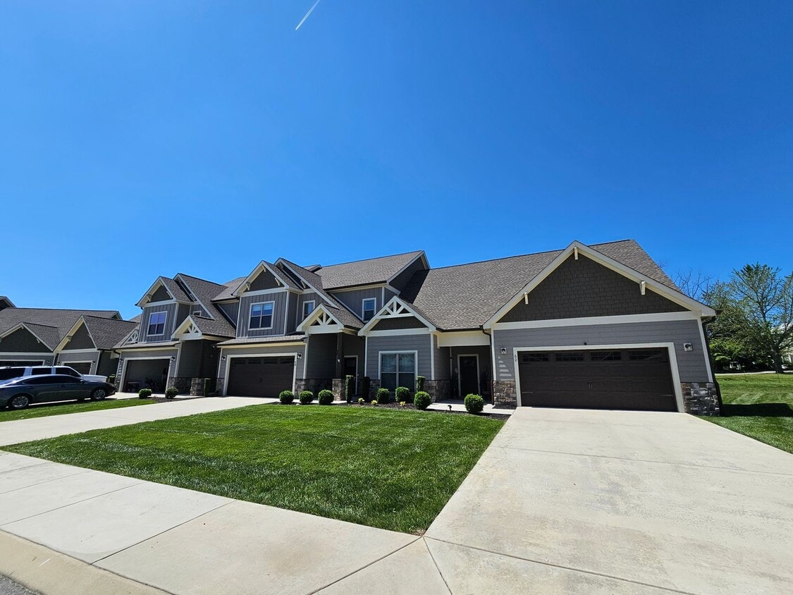 Primary Photo - Luxury Townhome in Twin Creeks Gated Commu...