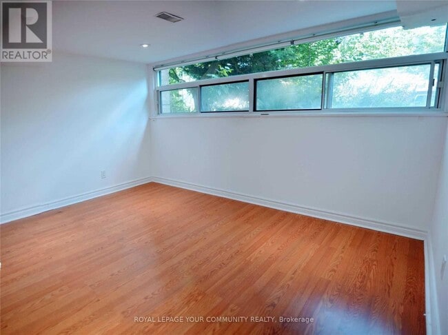 Building Photo - 106 Connaught Ave