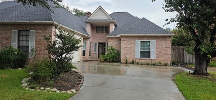 Building Photo - 1214 W Forest Dr