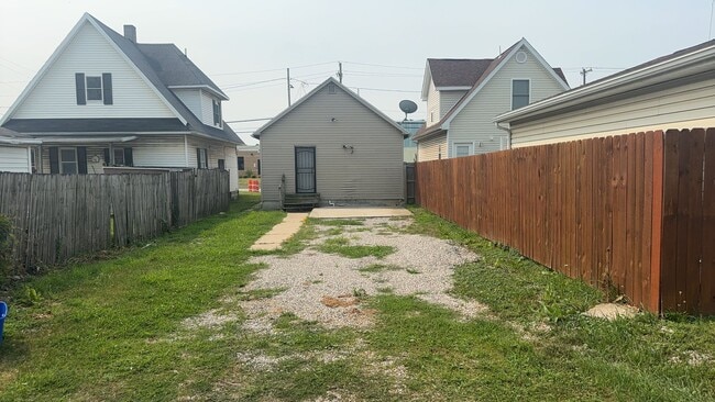 Building Photo - 216 W Sylvania Ave
