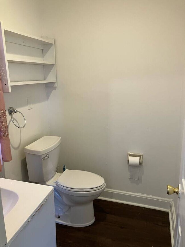 Foto del edificio - 738 Port Monmouth Rd