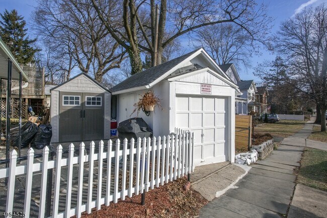 Building Photo - 173 Ashland Ave