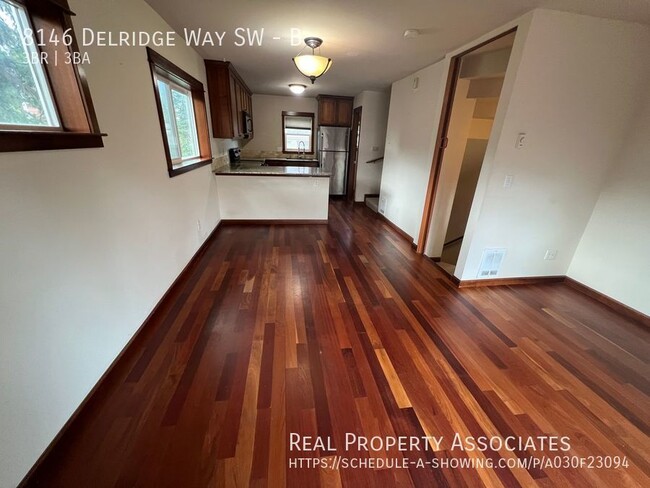 Foto del edificio - 3 Bedroom Townhome in Delridge