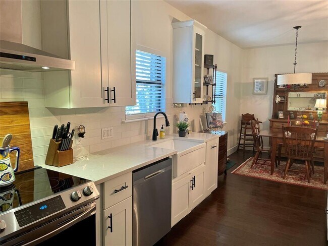 Foto del edificio - 705 Lisa Dr