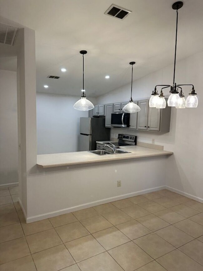 Building Photo - Woodlake Villa - 2 Bedroom/2 Bathroom