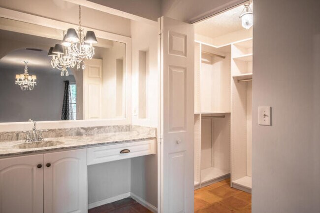 Foto del edificio - 452 Ashwood Pl