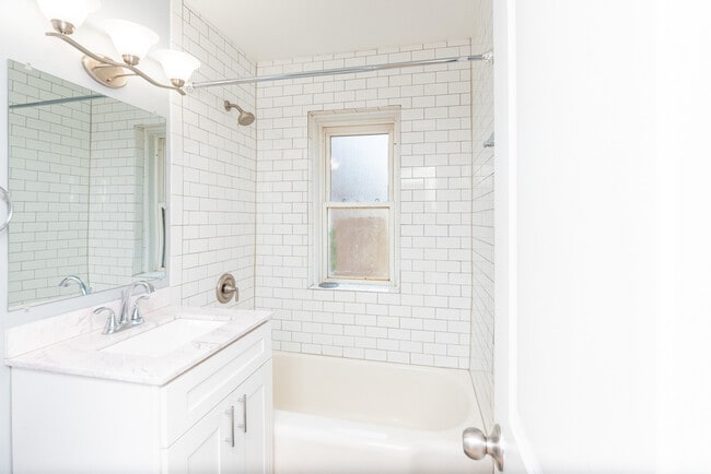 Foto del edificio - 227 Custer Ave