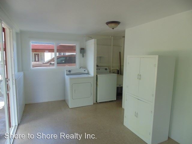 Building Photo - 3 br, 2 bath House - 326 West Niihau Street