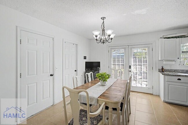 Foto del edificio - 219 Kevin Rd