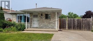 Building Photo - 2896 Robillard Crescent