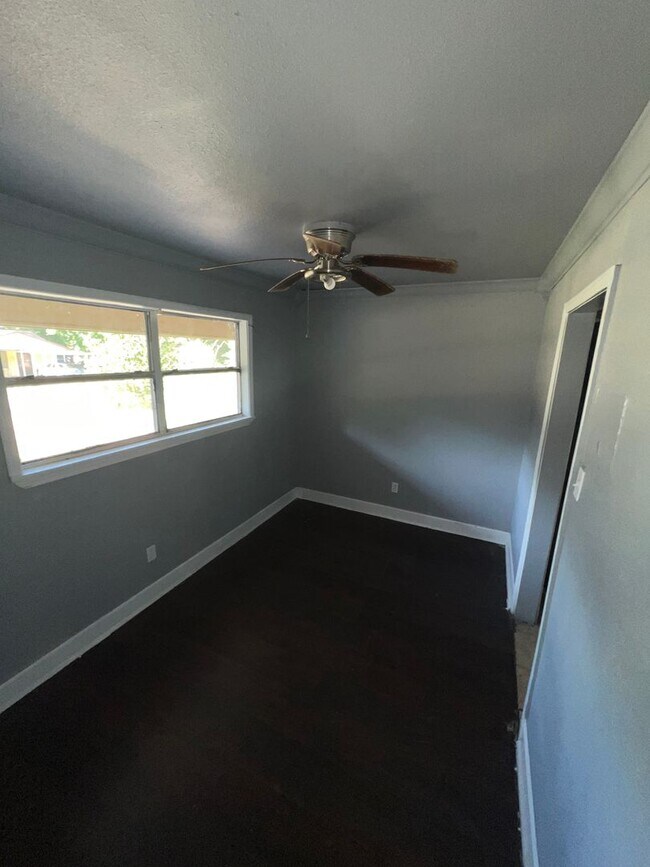 Foto del edificio - 544 Melrose St