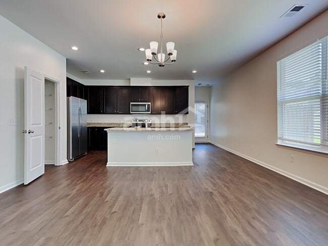 Building Photo - 109 Orleans Ct