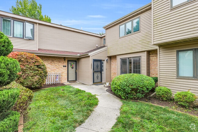 Building Photo - 1604 Lyndhurst Dr