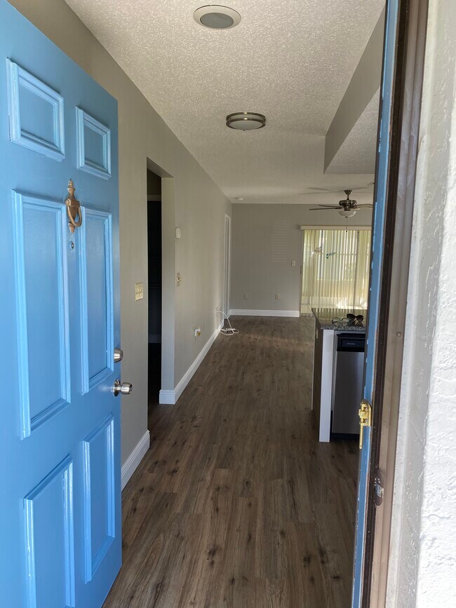 Foto del edificio - 7731 Danube Dr